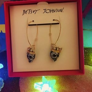 ☠️Betsey Johnson Skull Earrings NIB☠️